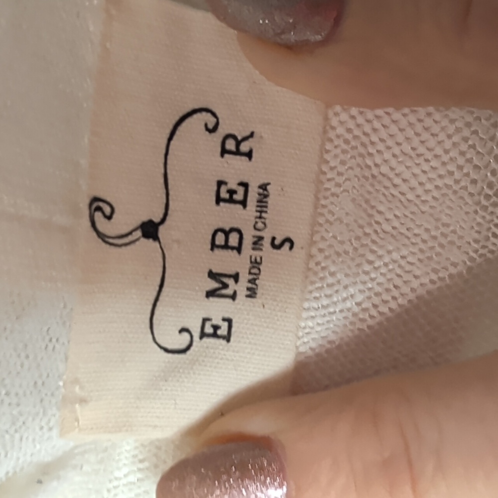 Ember Elegant White Lace Cardigan - Picture 3 of 10